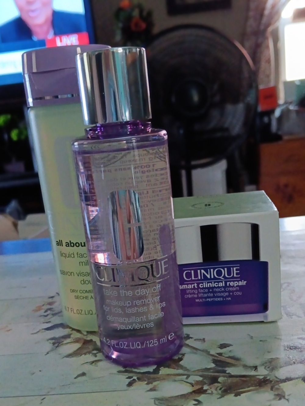 Clinique Group Of Skin Products Makeup Remover, Facial Wash & Lifting Creme.